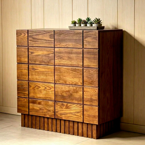 Cómoda Moderna de Madera Maciza con Puertas de Tablero y Base de Listones, Mueble de Almacenamiento para Sala de Estar, Diseño Minimalista, Mueble con Cajones - Product Image 1