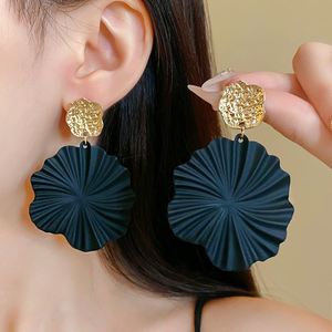 Nuevos Pendientes Clásicos de Perlas Estilo Europeo y Americano, Material de Aleación, Adornos Femeninos, Venta al Por Mayor - Product Image 1