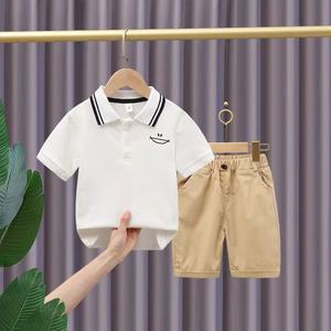 Set di abbigliamento alla moda per ragazzi, maglietta e pantaloncini stampati alla moda, completo morbido da 2 pezzi per le vacanze estive per ragazzi, per feste in spiaggia - Product Image 1