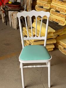 Sedia da matrimonio senza braccioli Good <span class=keywords><strong>Mate</strong></span> all'ingrosso, impilabile, in metallo dorato, modello Napoleon, per sala da pranzo, in vendita - Product Image 1