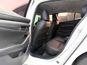 <span class=keywords><strong>Mazda</strong></span> <span class=keywords><strong>3</strong></span> Axela 2.0L <span class=keywords><strong>2023</strong></span>, Sedán Elegante con Diseño Kodo, Motor NA Suave, Volante a la Izquierda, Auto de Exportación - Product Image 6