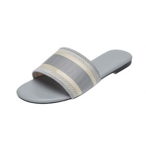 Sandales et pantoufles de créateur en gros avec broderie, sandales plates de luxe pour la plage, pantoufles de créateur de luxe pour femmes - Product Image 4