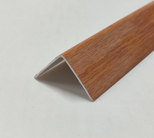 Protection d'angle murale <span class=keywords><strong>en</strong></span> PVC imitation bois <span class=keywords><strong>en</strong></span> forme de L, résistante aux chocs et écologique, vente <span class=keywords><strong>en</strong></span> gros - Product Image 3