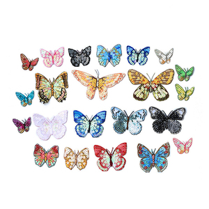 Diseño de moda Lentejuelas brillantes Parches de mariposa PVC Bordado Decoraciones de prendas de vestir para mujeres en formas de corazón de flores redondas - Product Image 2