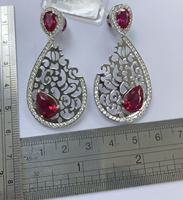 Boucles d'oreilles pendantes en argent sterling 925 luxueuses, goutte d'eau creuse sculptée avec CZ rouge, design minimaliste et tendance, cadeau pour femme