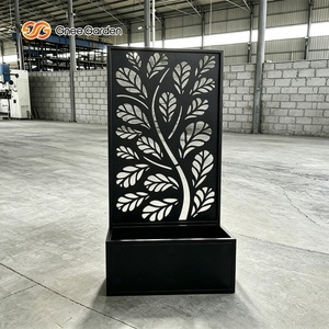 Jardinera Metálica Gnee Garden con Diseño Geométrico de Listones Recortados, Acabado Resistente a la Oxidación, Soporte Moderno para Plantas de Exterior - Product Image 4