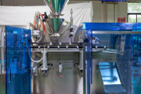 Machine d'emballage automatique rotative à 4 stations pour sachets préformés, idéale pour les chips de pommes de terre, les chips de bananes et les snacks