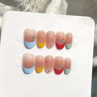 Faux ongles ovales à presser, French manucure colorée bleu, jaune, rouge, menthe, faits main, avec strass et pois colorés, 10 pièces
