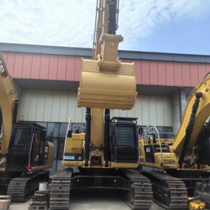 Excavatrice Caterpillar d'occasion avec godet de terrassement et composants essentiels du moteur - Product Image 1