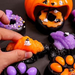 Nuevo Juguete Comestible de Halloween, Figura de Gato Suave y Adorable en Forma de Croissant, Juguete Antiestrés Schylling - Product Image 2