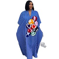Robe élastique en polyester délavé à rayures bleues et blanches, col en V, manches chauve-souris, grande taille, nouvelle collection printemps 2026, inspiration africaine transfrontalière