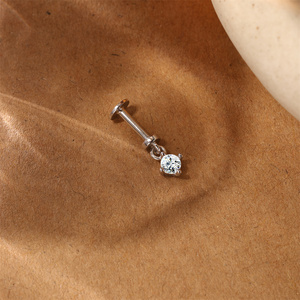 Pendientes de Plata S925 con Moissanita Clásica, Diseño de Borla, Solitario en Forma de Rombo, Triple Hilera de Moissanitas, Parte Posterior Plana, Calibre 16G - Product Image 6