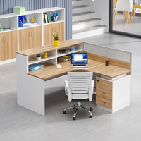 Bureau bureau personnel bureau simple moderne écran station casier partition employé bureau d'ordinateur