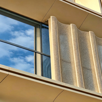 Mur-rideau en aluminium gravé islamique pour bâtiments commerciaux haut de gamme au Moyen-Orient, avec une excellente résistance à la chaleur.