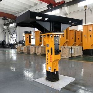 Casseur hydraulique SOOSAN SB30 de type boîte avec plaque de montage personnalisée pour chargeuse compacte, état neuf, pour chargeuses de 2,5 à 4,5 tonnes - Product Image 4