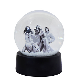 Personalizada interior 3D resina <span class=keywords><strong>personas</strong></span> figura acrílico patrón cristal agua nieve Bola Acrílico plástico foto recuerdo regalo barato globo de nieve - Product Image 1