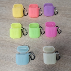 Tschick per custodia per <span class=keywords><strong>Airpods</strong></span> fluorescente, custodia protettiva per cuffie ricaricabile in Silicone morbido al 360 con moschettone Anti-smarrimento per AirPod - Product Image 5