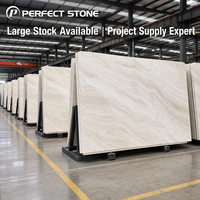 Dalle de travertin naturel Super Blanc PerfectStone, finition polie, veinage fluide, pour la décoration des murs et sols intérieurs de villas et d'hôtels
