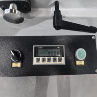 Sierra ingletadora hidroneumática de alimentación superior de un solo cabezal con hoja de 600 mm y pantalla digital para corte de perfiles de aluminio