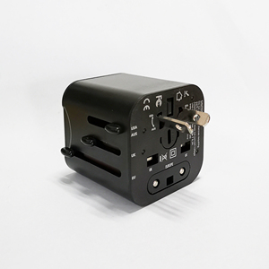 Mini adaptador de viaje universal con 4 salidas de CA y 3 puertos USB Nuevo enchufe INTERNACIONAL PARA USO DE TVers - Product Image 4