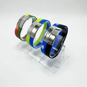 Bracelet en Silicone gaufré imprimé personnalisé de haute qualité avec accessoires en métal motif Laser capable