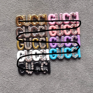 Guccl Thiết Kế Đầy Màu Sắc Rhinestone Kim Loại Thư Nhãn Thời Trang Phụ Kiện Tự Làm Cho Thời Trang Mặt Dây Chuyền - Product Image 1