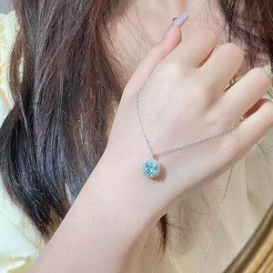 สร้อยคอหรูหราประดับเพชรซีกอนทรงลูกบาศก์ระยิบระยับสำหรับผู้หญิง ดีไซน์สวยสง่า ไม่ลอก ไม่ดำ ทำจากสแตนเลส - Product Image 2