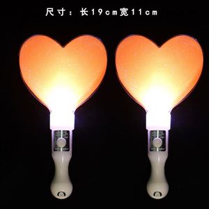 แท่งไฟ LED รูปหัวใจ พลาสติกเป็นมิตรกับสิ่งแวดล้อม พร้อมโลโก้สั่งทำ สำหรับคอนเสิร์ต งานแต่งงาน และตกแต่งงานปาร์ตี้ - Product Image 4