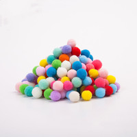 2000 pièces de pompons artisanaux de 1 cm, couleurs assorties, décoration de haute qualité en fibre de polyester, pour la remise des diplômes, la Saint-Valentin