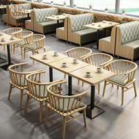 Banc de restaurant en cuir et bois, mobilier de café commercial pour café, fast-food, et espace commercial, avec ensemble table et chaises