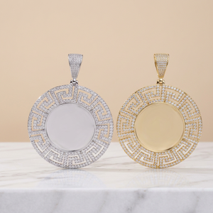 Colgante de Diamante Cultivado en Laboratorio con Diseño Griego, Medallón Personalizado con Incrustaciones de Diamantes, Joyería Fina de Lujo - Product Image 3