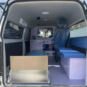 Ambulancia de Soporte Vital Básico Avanzado diseñada para el transporte seguro de pacientes con características esenciales de atención médica de emergencia. - Product Image 5
