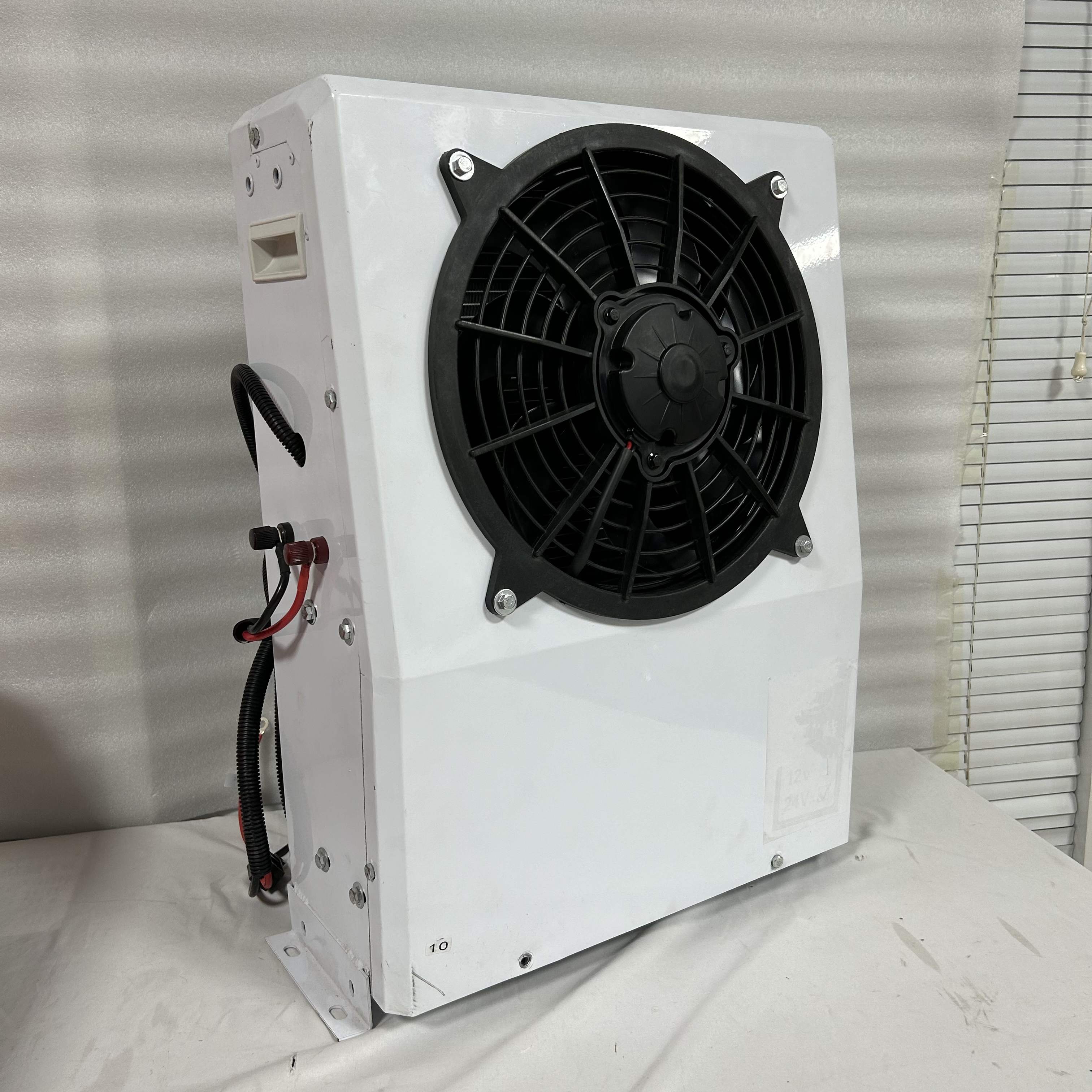 分割式DC電動エアコン 12ストローク 24V キャブクーラー ラジエーター
