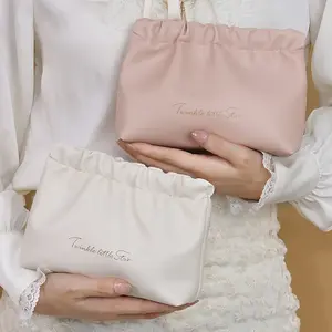 Nueva bolsa de almacenamiento de cosméticos de PU de lujo 2024 al por mayor, bolsa de maquillaje con logotipo personalizado, neceser de viaje, neceser