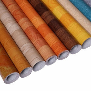 Rouleau de <span class=keywords><strong>vinyle</strong></span> PVC élégant et léger de 2mm en grain d'érable du Népal revêtement de sol en pierre flottant auto-adhésif double design graphique moderne - Product Image 2