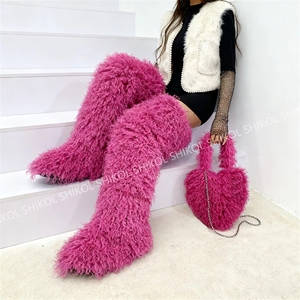 Bottes hautes en fourrure mongole SHIKOL avec sacs et ensemble de chaussures, sac à main en forme de cœur en peluche longue et luxueuse, Hiver 2025 - Product Image 4