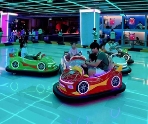 Vente en gros d'usine de voitures tamponneuses en plastique renforcé de fibre de verre 2 joueurs machine de jeu d'arcade alimentée par batterie voiture tamponneuse à vendre - Product Image 5