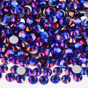 Strass en verre non thermocollants de couleurs claires en gros de l'usine Oleeya, strass en cristal à dos plat en vrac pour la décoration d'ongles - Product Image 4