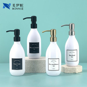 Distributeur de savon liquide Minnie 500 ml avec tête de pompe pour produits de soins quotidiens - Product Image 1