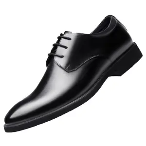 Chaussures habillées noires pour hommes en cuir 2023 printemps nouvelles chaussures décontractées une version coréenne de chaussures de course à la mode pour cheveux