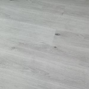 Suelo Vinílico SPC de Alta Calidad, Resistente al Agua, con Núcleo Rígido - Product Image 1