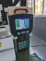 Distributeur de points de colle rotatif automatique à deux composants à quatre axes R pour la fixation de pièces électroniques LCD PCB