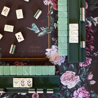 Set Ubin Mahjong Amerika Gradasi Hijau Giok dengan Latar Belakang Hijau Tua, Ubin Akrilik Bermotif Bunga Vintage untuk Permainan Papan Santai