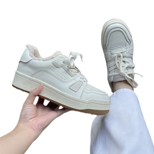 Nouvelles baskets blanches à semelle épaisse avec isolation hivernale et baskets décontractées en cuir véritable à lacets avec finition vieillie - Product Image 5