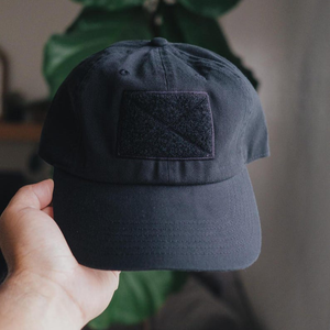 Gorra trucker OEM ODM de verano con diseño cruzado para coleta, gorra alta vintage lavada de algodón negro con velcro para mujer - Product Image 2