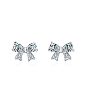 Pendientes de Plata de Ley S925 con Diseño de Mariposa y Circonitas Brillantes, Versión en Cobre Personalizable - Regalo de Aniversario para Mujer - Product Image 2
