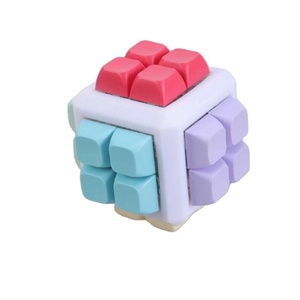 Porte-clés anti-stress personnalisé en acrylique, motif anime dessin animé, avec bouton de clavier à six faces, breloque de sac - Product Image 5