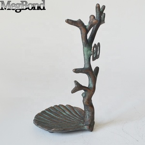 Décor de table <span class=keywords><strong>mural</strong></span> en fonte Produit artisanal en métal utilisé comme <span class=keywords><strong>porte</strong></span>-bijoux pour bagues et colliers Décoration murale en accent corail - Product Image 4