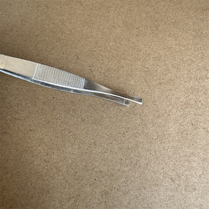 Pince à épiler en acier inoxydable à tête ronde pour extensions de cils, avec pince de maintien pour outil de recourbement des cils des artistes - Product Image 1