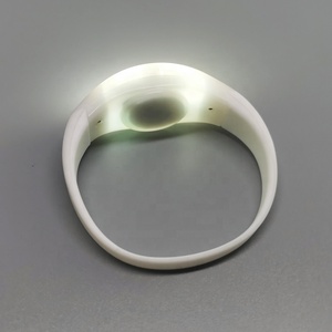 イベント用 DMX512 ピクセル カスタム伸縮性LEDリストバンド リモートコントロール ライトアップ LEDブレスレット - Product Image 4